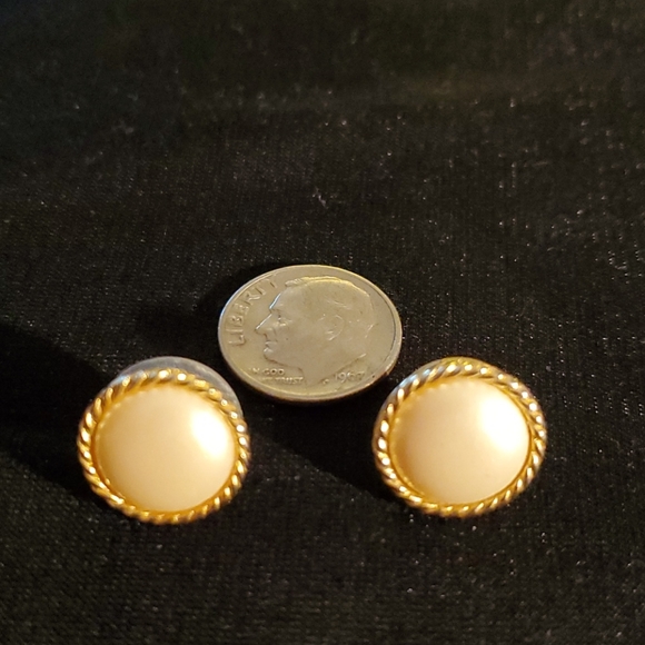 Earrings - Picture 3 of 5